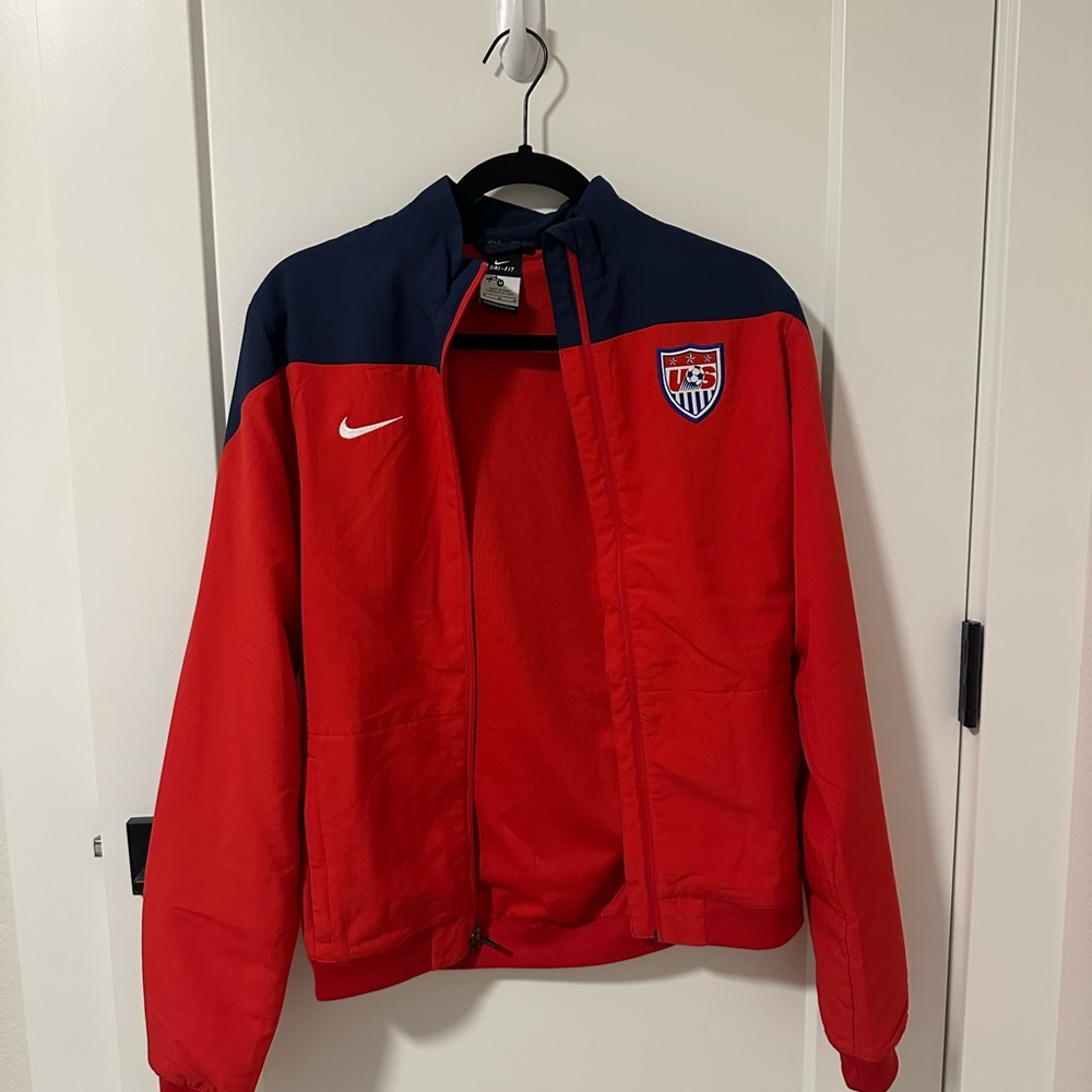 Nike women’s USA red and navy lightweight windbreaker jacket size medium
